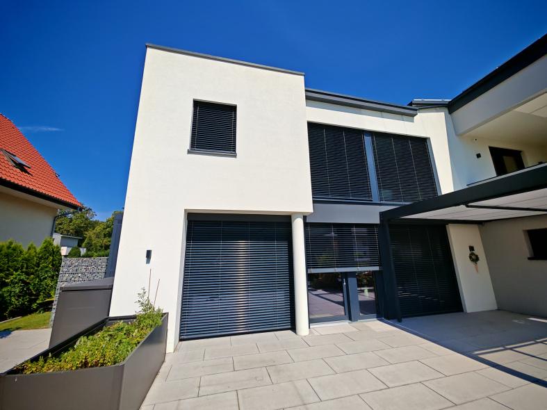 Neubau Wohnhaus Gera mit Sonnenschutz